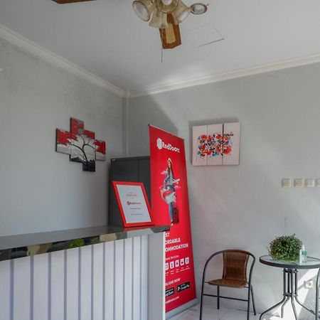 Reddoorz Near Padang Golf Adisucipto Otel Potrojayan Dış mekan fotoğraf