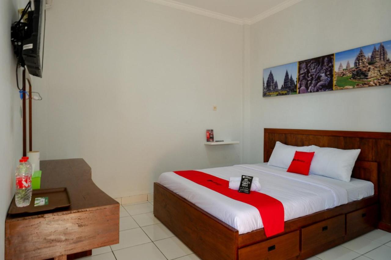 Reddoorz Near Padang Golf Adisucipto Otel Potrojayan Dış mekan fotoğraf