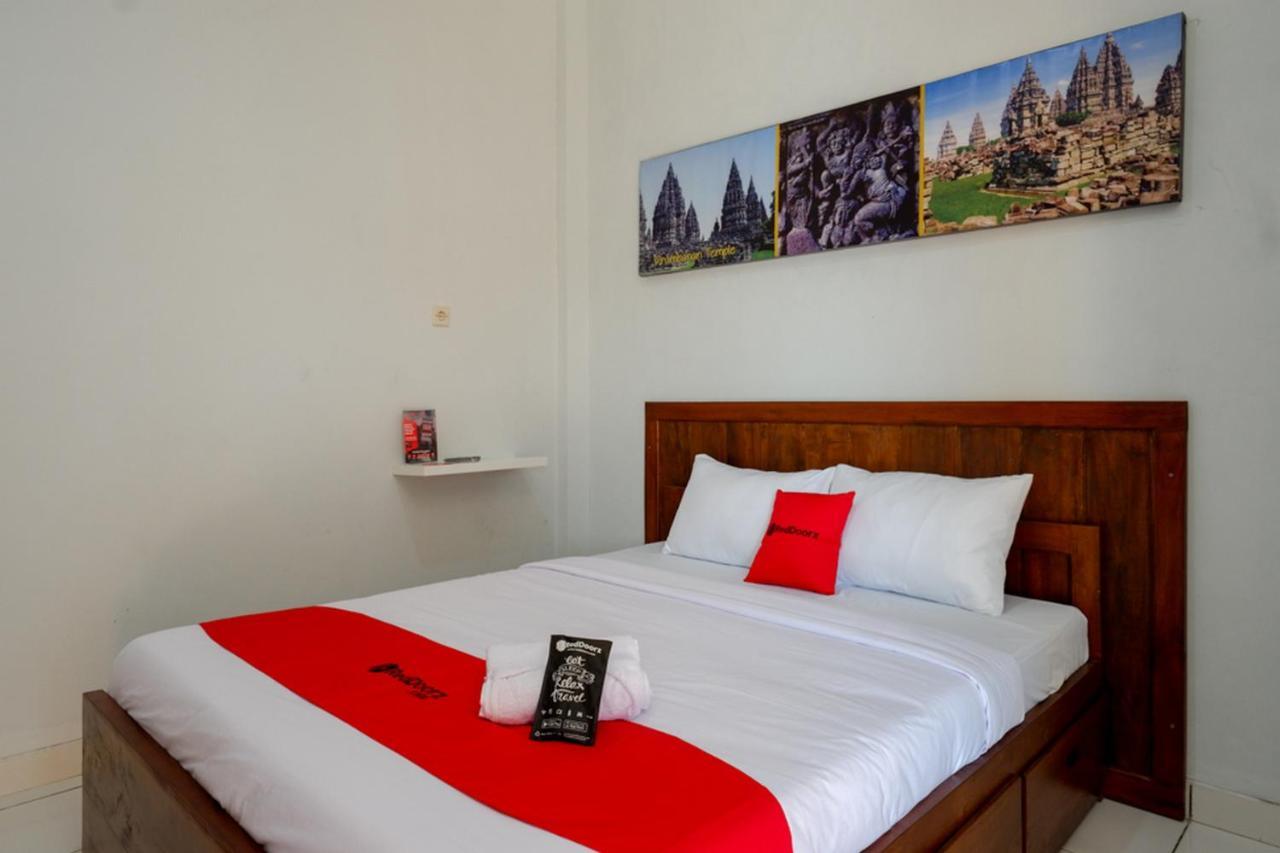 Reddoorz Near Padang Golf Adisucipto Otel Potrojayan Dış mekan fotoğraf
