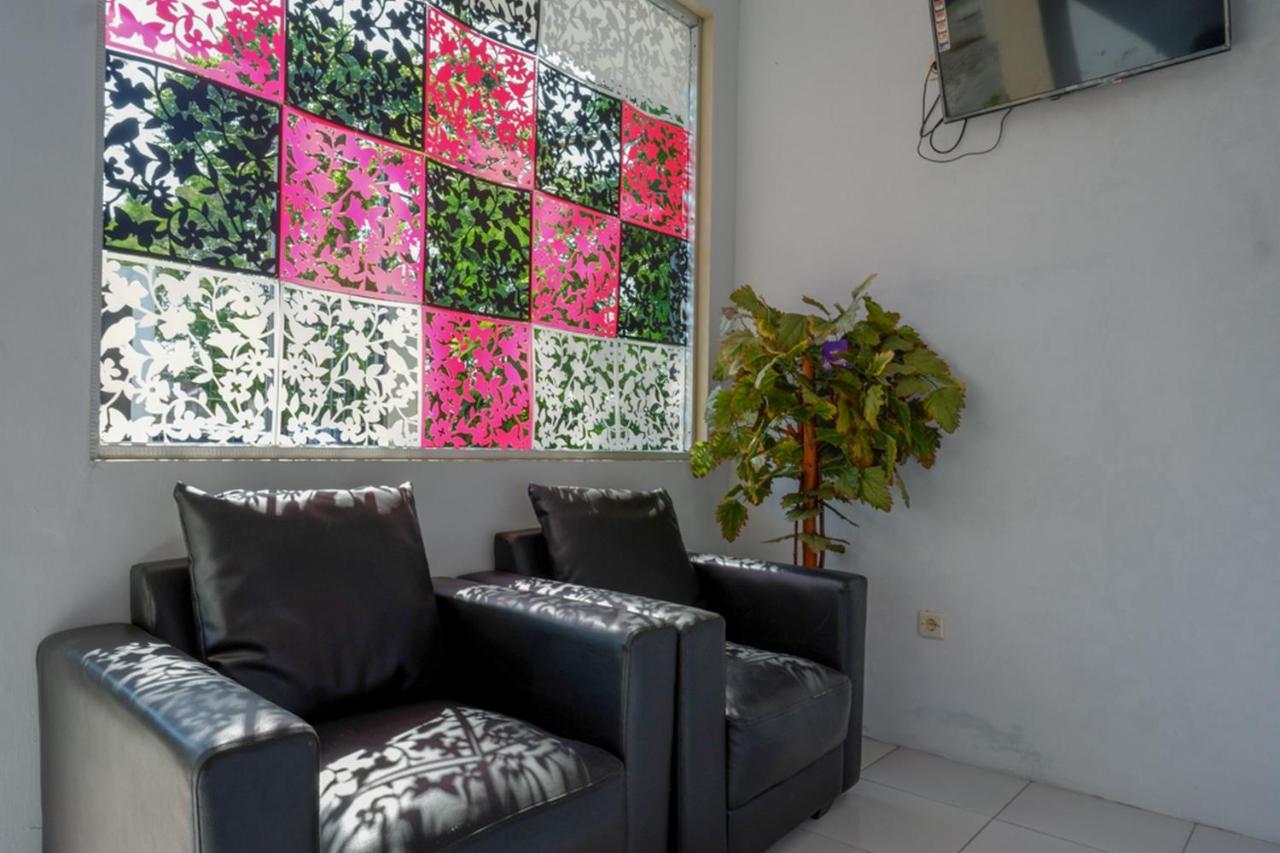 Reddoorz Near Padang Golf Adisucipto Otel Potrojayan Dış mekan fotoğraf
