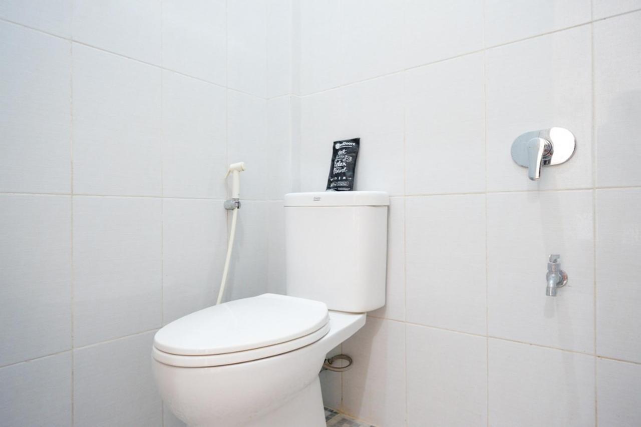 Reddoorz Near Padang Golf Adisucipto Otel Potrojayan Dış mekan fotoğraf