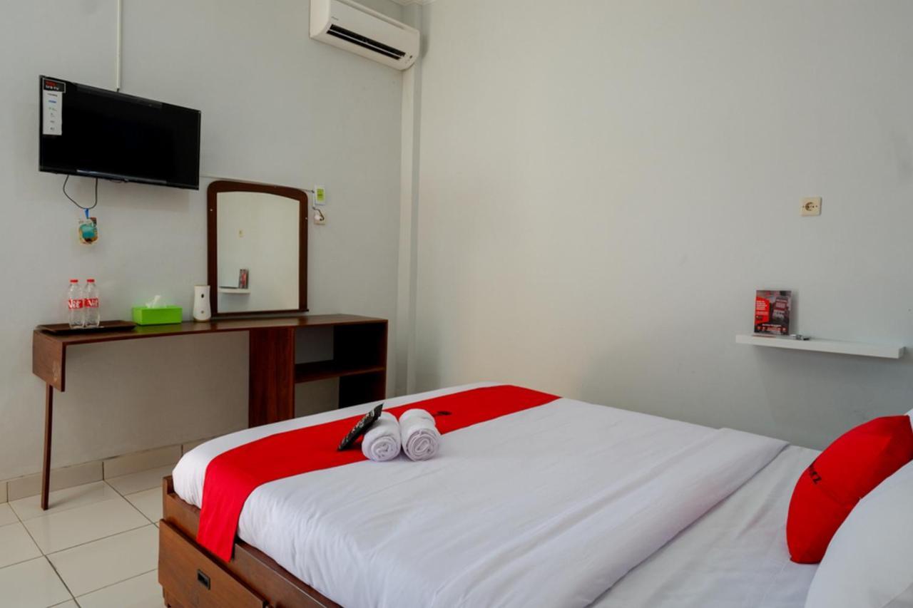 Reddoorz Near Padang Golf Adisucipto Otel Potrojayan Dış mekan fotoğraf